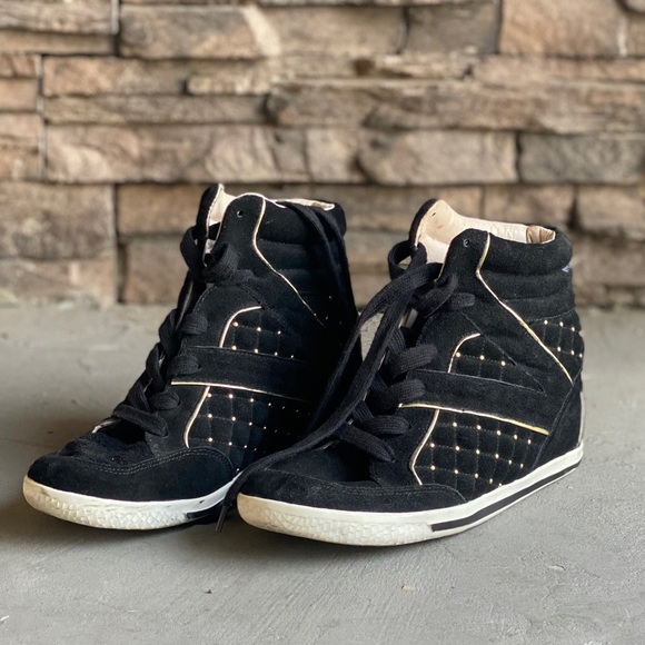 Gold Accented Sneakers GREAT CONDITION - Picture 1 of 5